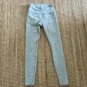 ☆alo grey legging☆ Alo Yoga Airbrush High-Waist Heart Throb Legging Steel Grey S | eBay